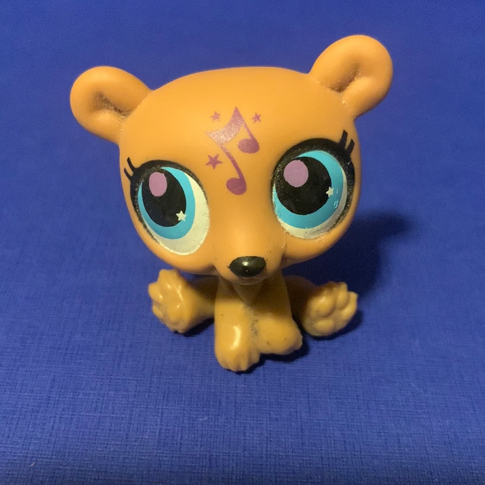 Hasbro Littlest Pet Shop brown polar bear #2881 blue eyes music note